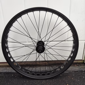 Fatbike 26" takakiekko, läpiakselille